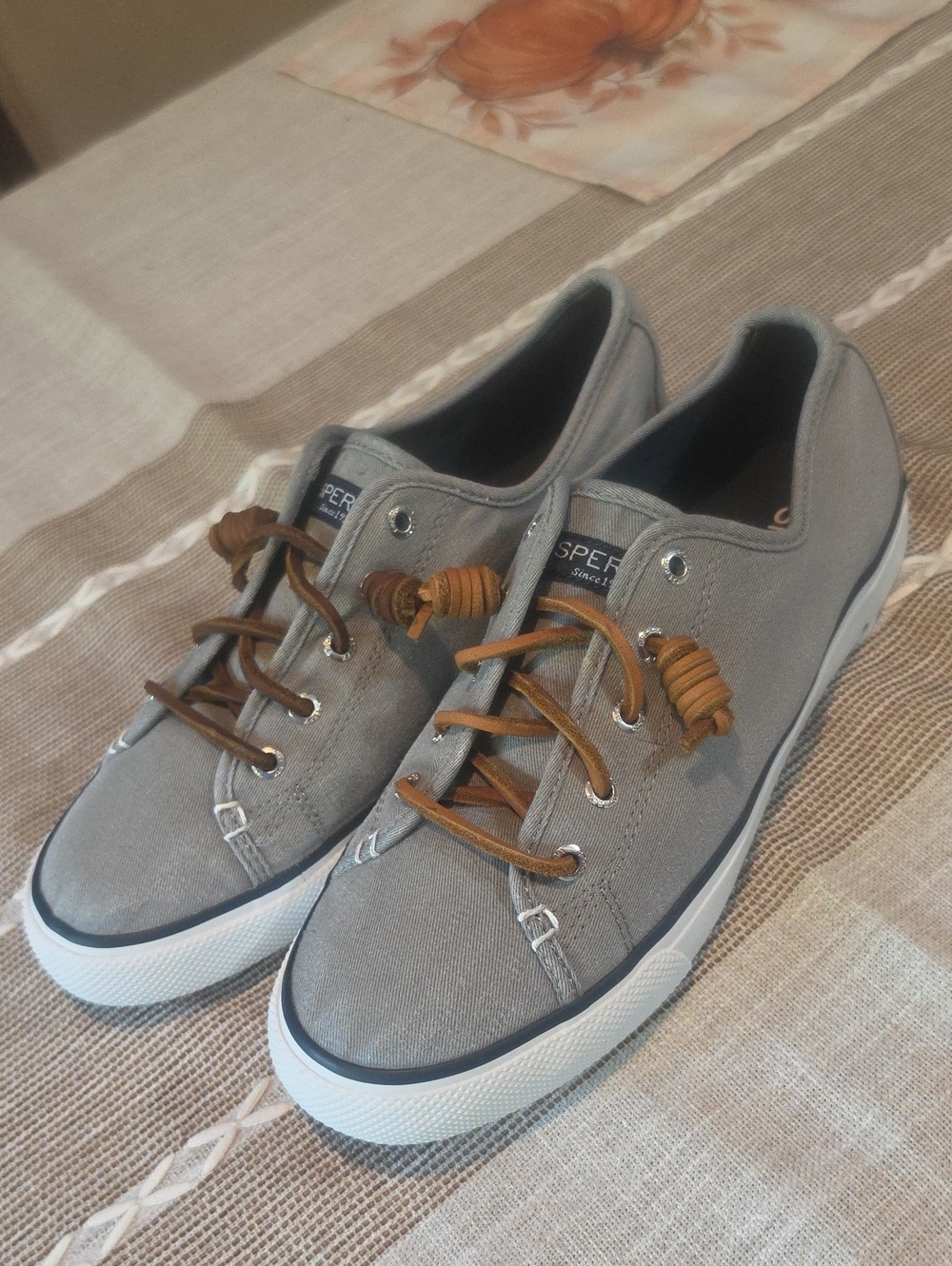 🚨 Sperry Gray Canvas Boat Shoes with Brown Leather Laces